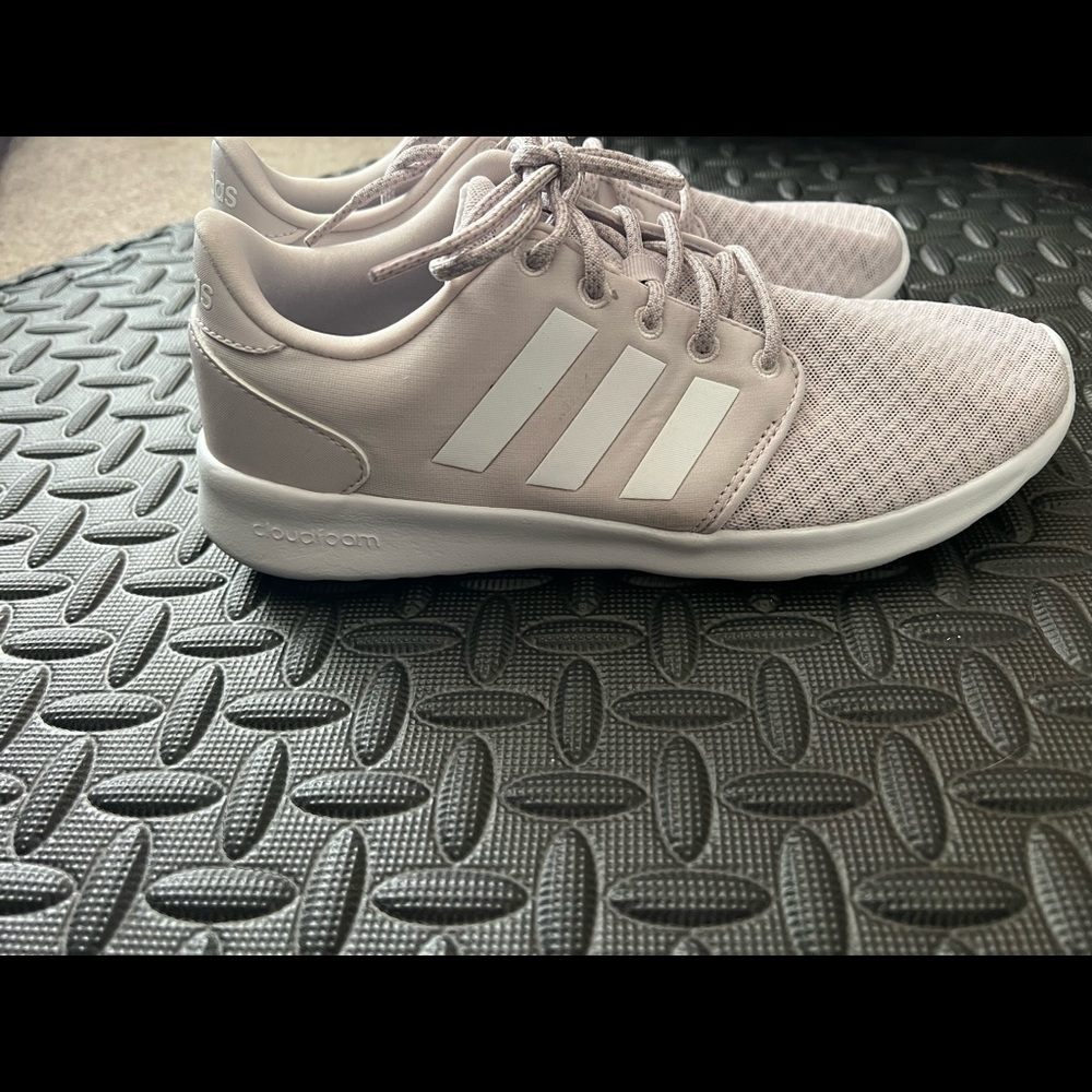 Adidas Cloudfoam Comfort Size 7